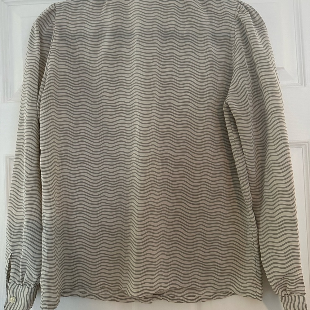 Chic blouse/button down - Picture 5 of 5